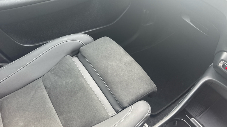 Volvo XC40 2.0 B3P Plus Dark 5dr Auto Petrol Estate